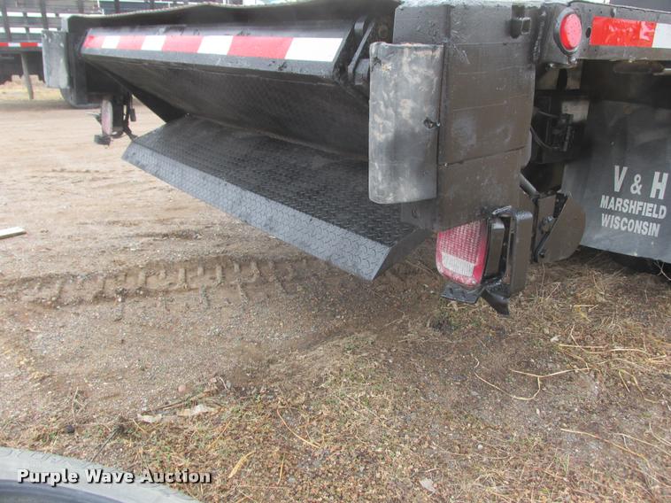 image for item K6157 1999 Sterling L7501 flatbed truck