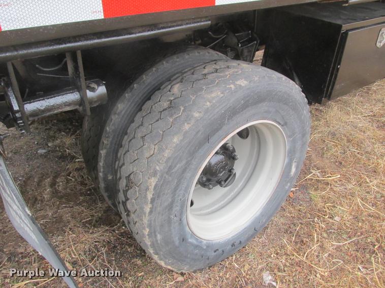 image for item K6157 1999 Sterling L7501 flatbed truck