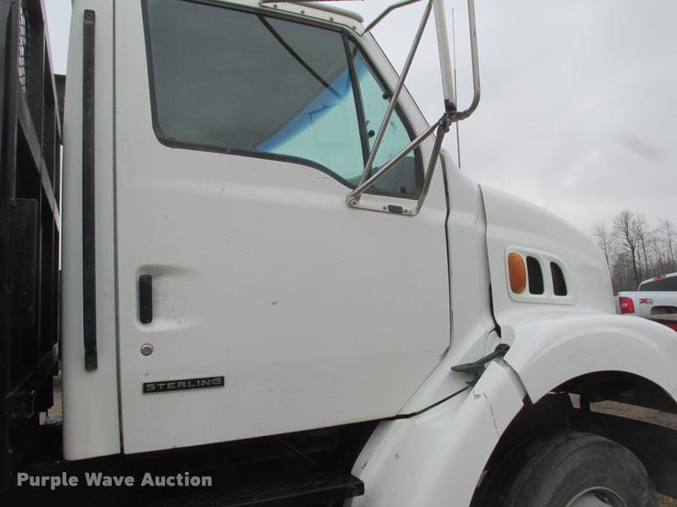 image for item K6157 1999 Sterling L7501 flatbed truck