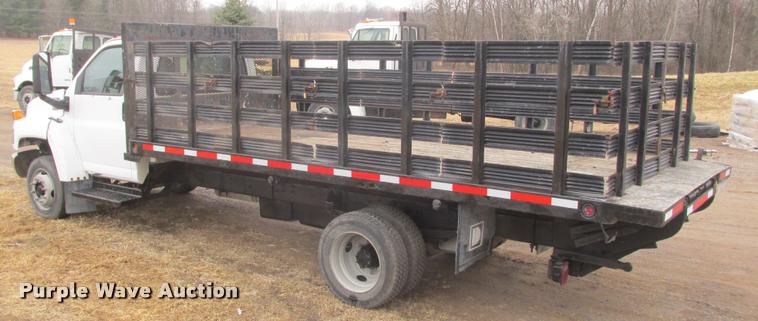 image for item K6158 2003 Chevrolet C5500 flatbed truck