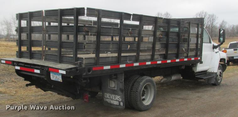 image for item K6158 2003 Chevrolet C5500 flatbed truck