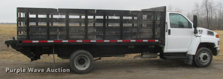 image for item K6158 2003 Chevrolet C5500 flatbed truck