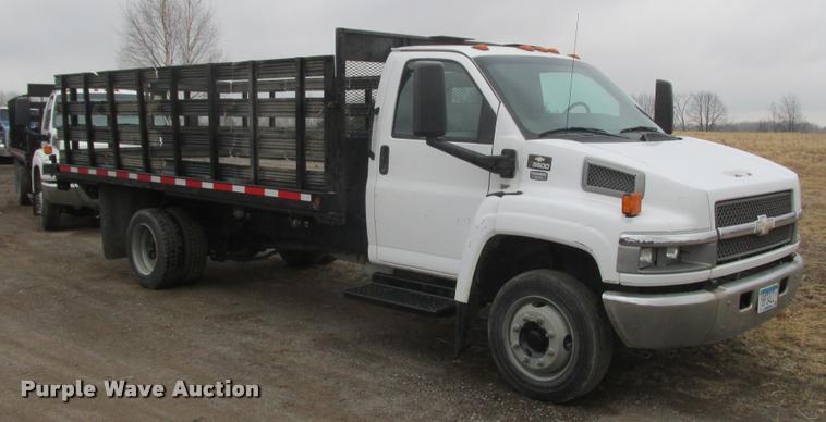 image for item K6158 2003 Chevrolet C5500 flatbed truck