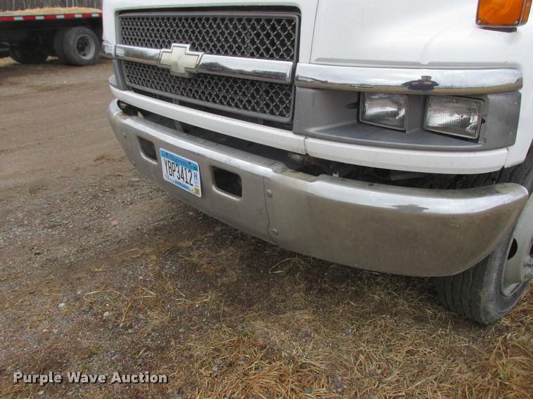 image for item K6158 2003 Chevrolet C5500 flatbed truck