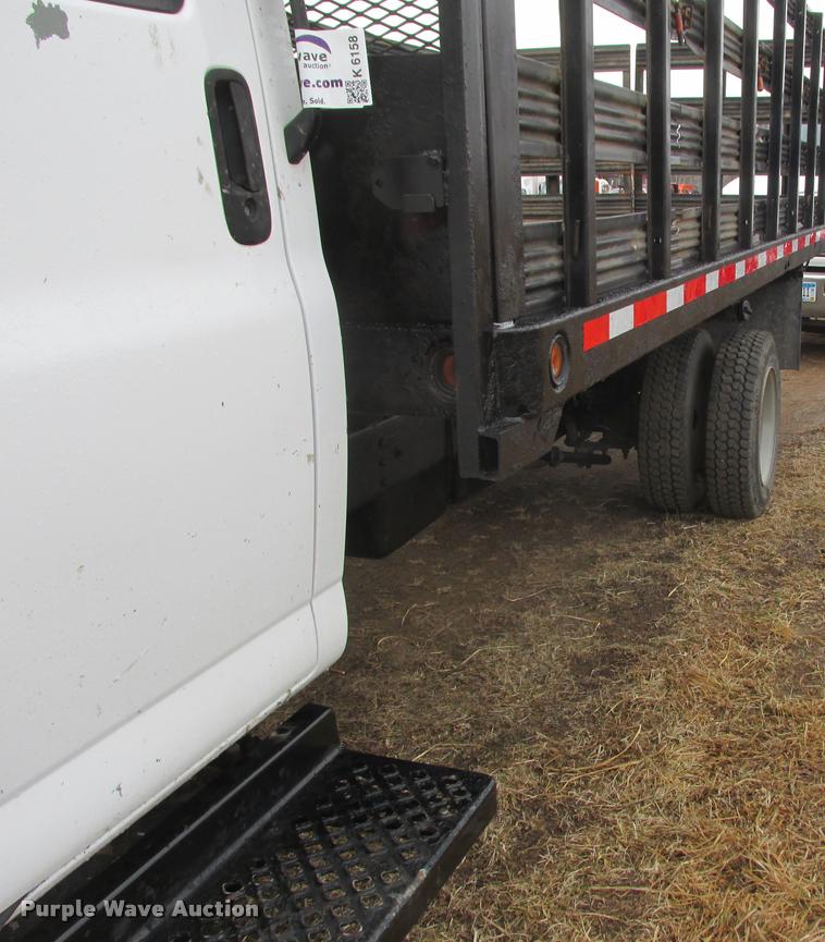 image for item K6158 2003 Chevrolet C5500 flatbed truck