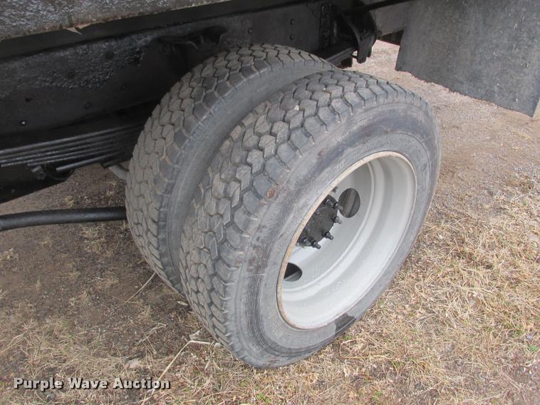 image for item K6158 2003 Chevrolet C5500 flatbed truck