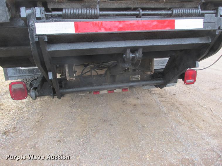 image for item K6158 2003 Chevrolet C5500 flatbed truck