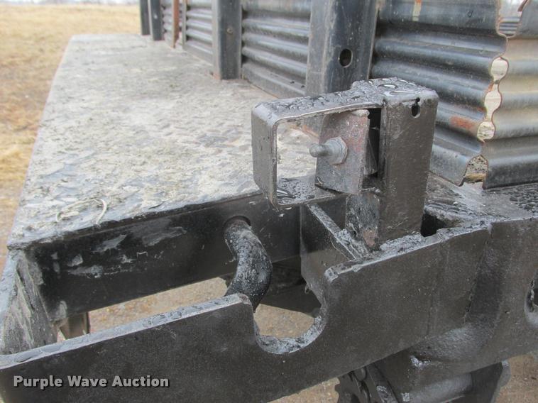 image for item K6158 2003 Chevrolet C5500 flatbed truck