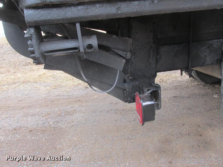 image for item K6158 2003 Chevrolet C5500 flatbed truck