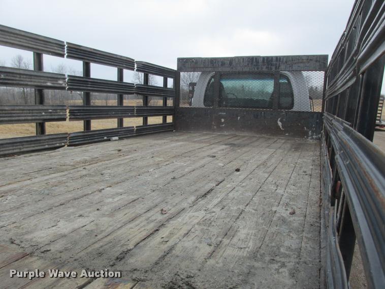 image for item K6158 2003 Chevrolet C5500 flatbed truck