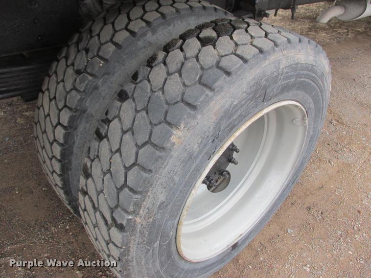 image for item K6158 2003 Chevrolet C5500 flatbed truck