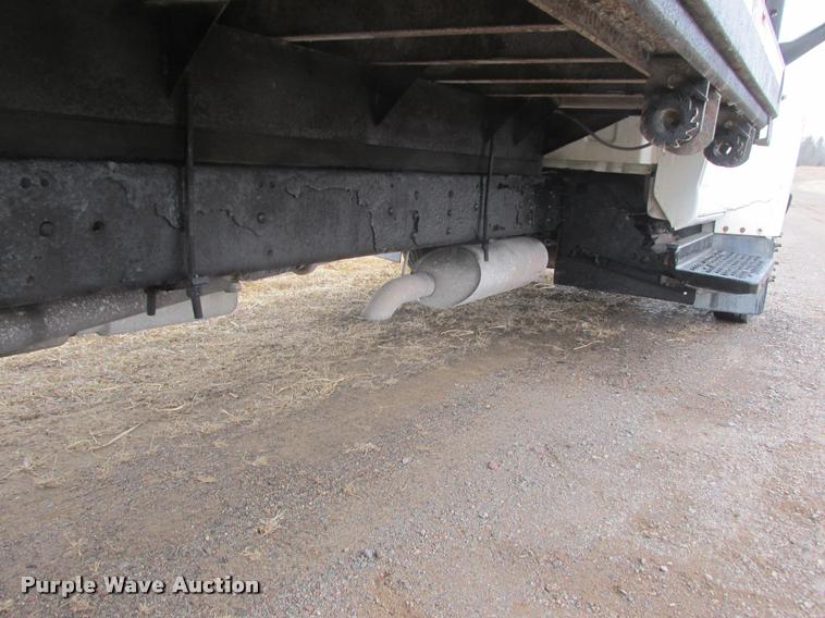 image for item K6158 2003 Chevrolet C5500 flatbed truck