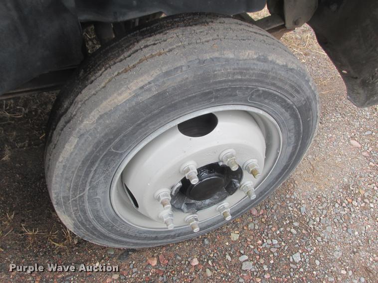 image for item K6158 2003 Chevrolet C5500 flatbed truck