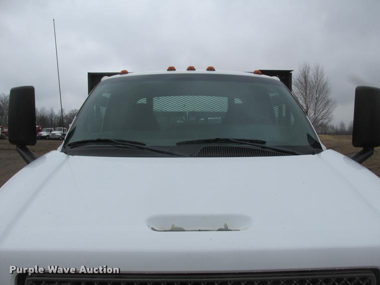 image for item K6158 2003 Chevrolet C5500 flatbed truck