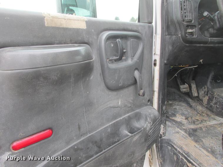 image for item K6158 2003 Chevrolet C5500 flatbed truck