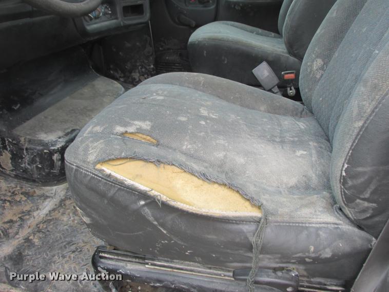 image for item K6158 2003 Chevrolet C5500 flatbed truck