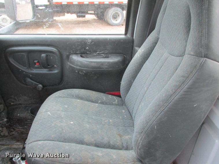 image for item K6158 2003 Chevrolet C5500 flatbed truck