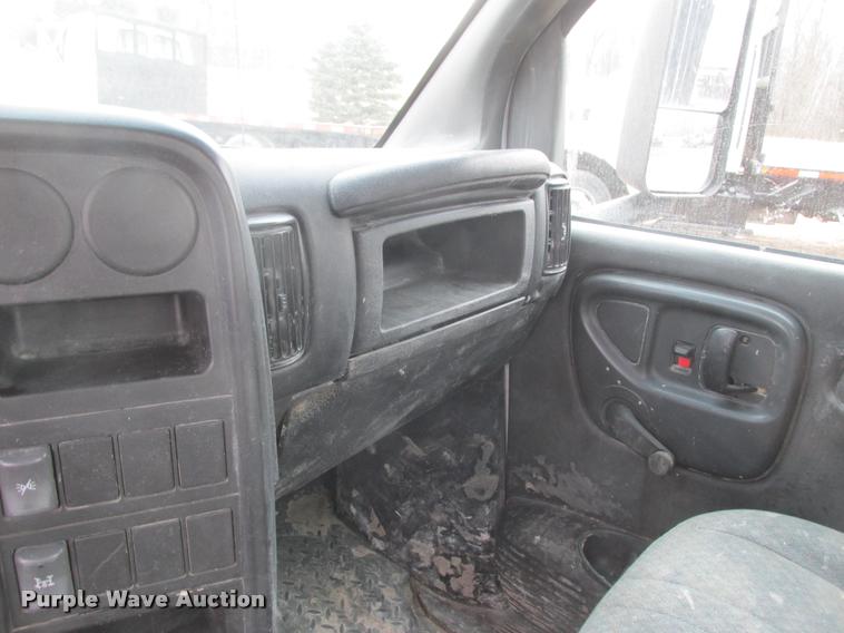 image for item K6158 2003 Chevrolet C5500 flatbed truck