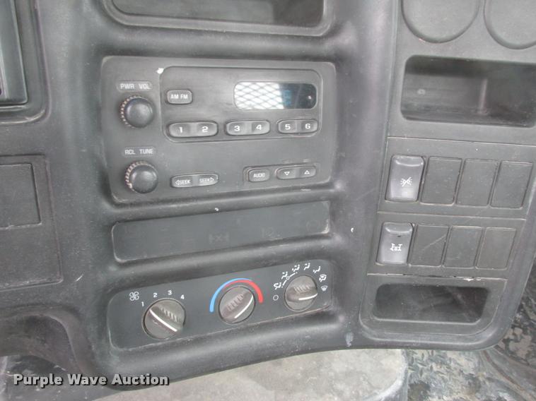 image for item K6158 2003 Chevrolet C5500 flatbed truck