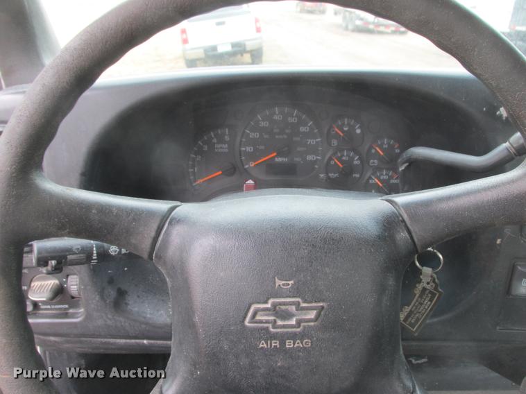 image for item K6158 2003 Chevrolet C5500 flatbed truck