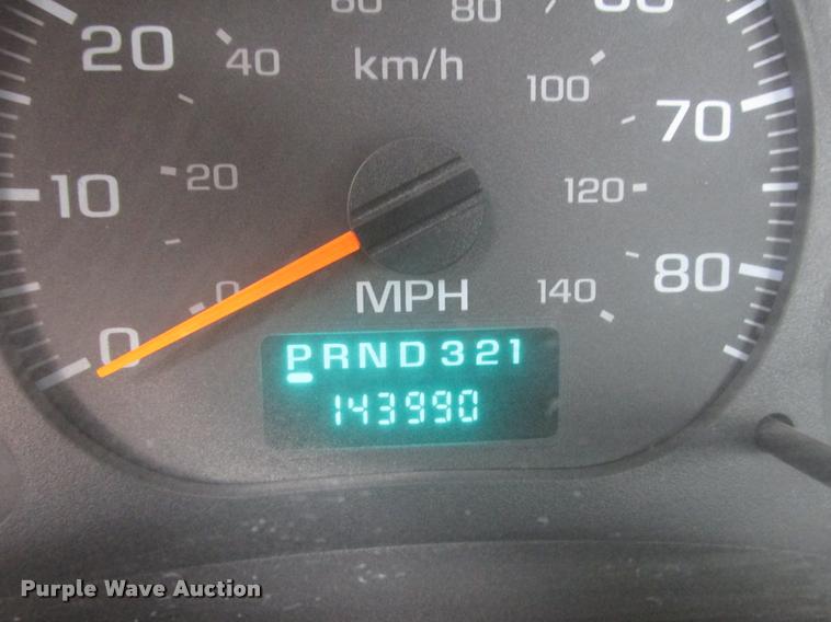 image for item K6158 2003 Chevrolet C5500 flatbed truck