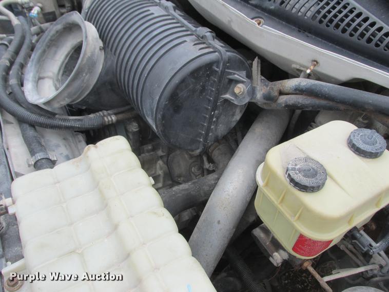 image for item K6158 2003 Chevrolet C5500 flatbed truck