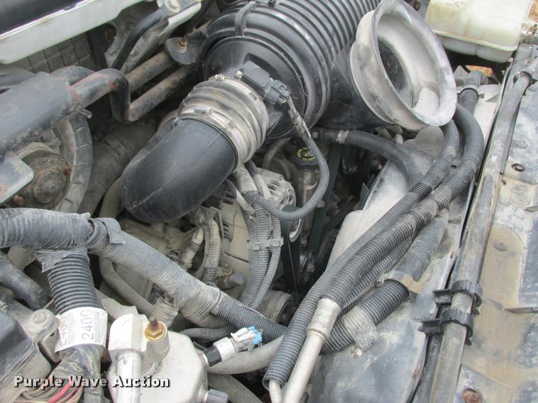 image for item K6158 2003 Chevrolet C5500 flatbed truck