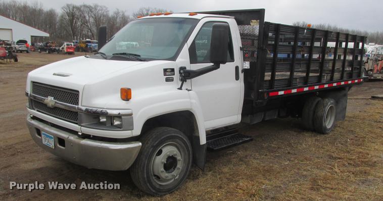 image for item K6159 2003 Chevrolet C5500 flatbed truck