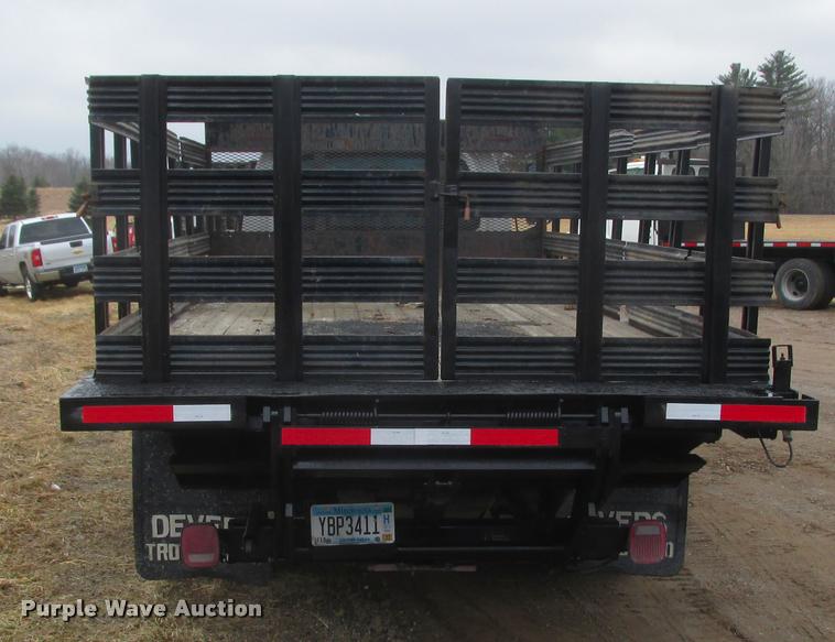 image for item K6159 2003 Chevrolet C5500 flatbed truck