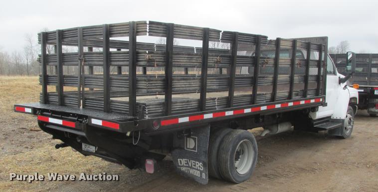 image for item K6159 2003 Chevrolet C5500 flatbed truck