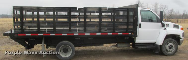 image for item K6159 2003 Chevrolet C5500 flatbed truck