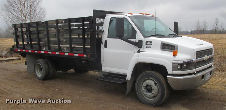 image for item K6159 2003 Chevrolet C5500 flatbed truck