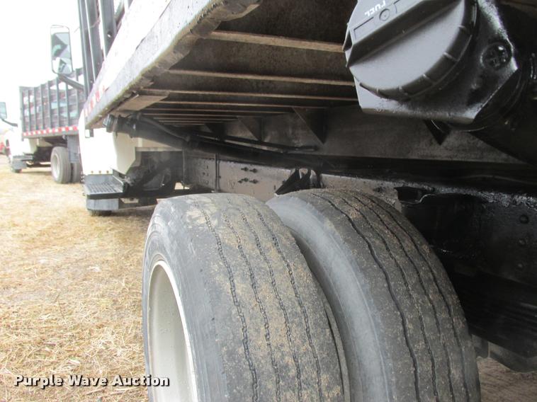 image for item K6159 2003 Chevrolet C5500 flatbed truck