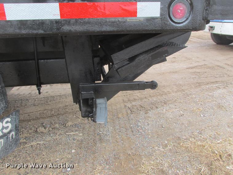 image for item K6159 2003 Chevrolet C5500 flatbed truck