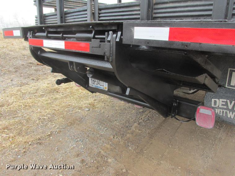 image for item K6159 2003 Chevrolet C5500 flatbed truck