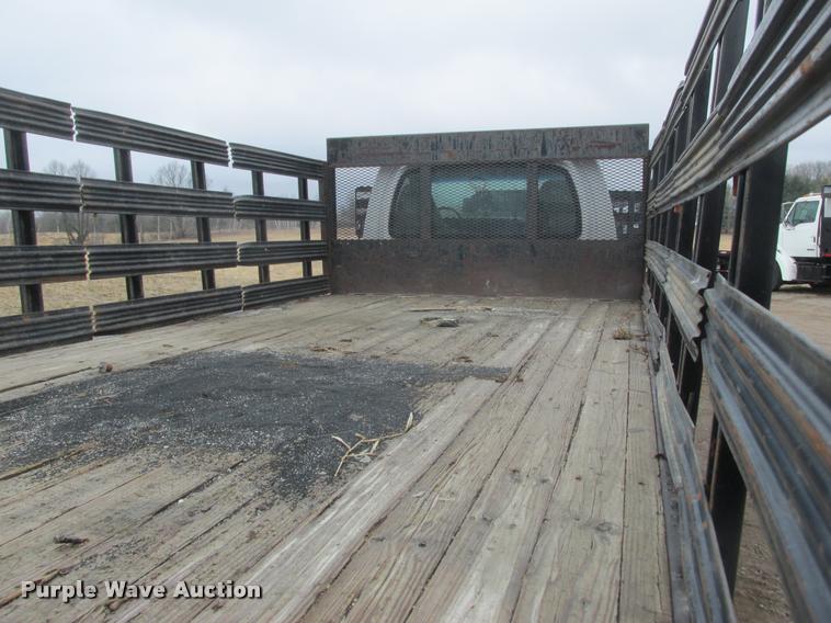 image for item K6159 2003 Chevrolet C5500 flatbed truck