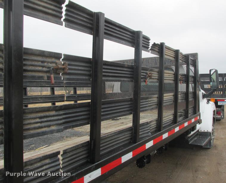 image for item K6159 2003 Chevrolet C5500 flatbed truck