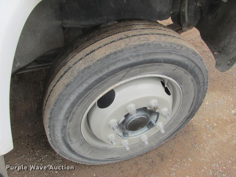 image for item K6159 2003 Chevrolet C5500 flatbed truck