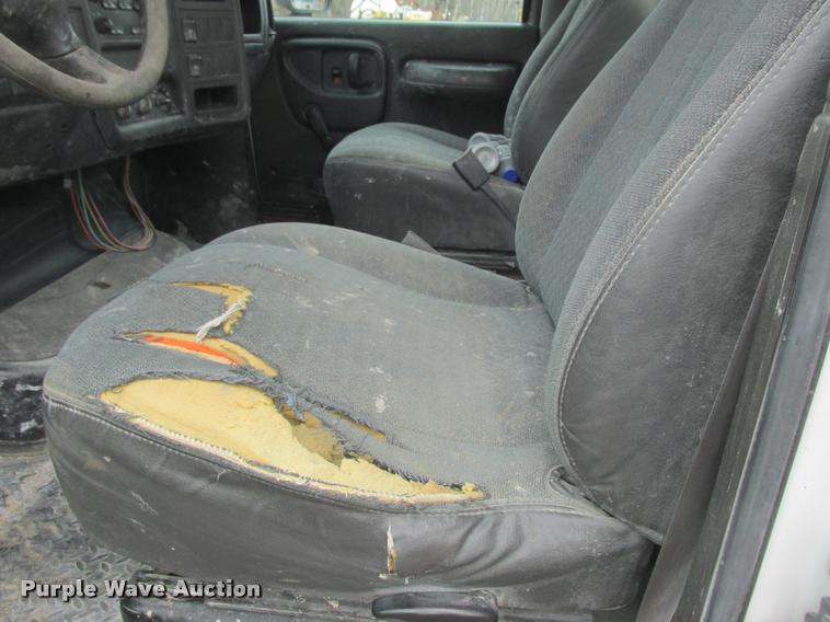 image for item K6159 2003 Chevrolet C5500 flatbed truck