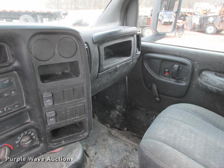 image for item K6159 2003 Chevrolet C5500 flatbed truck