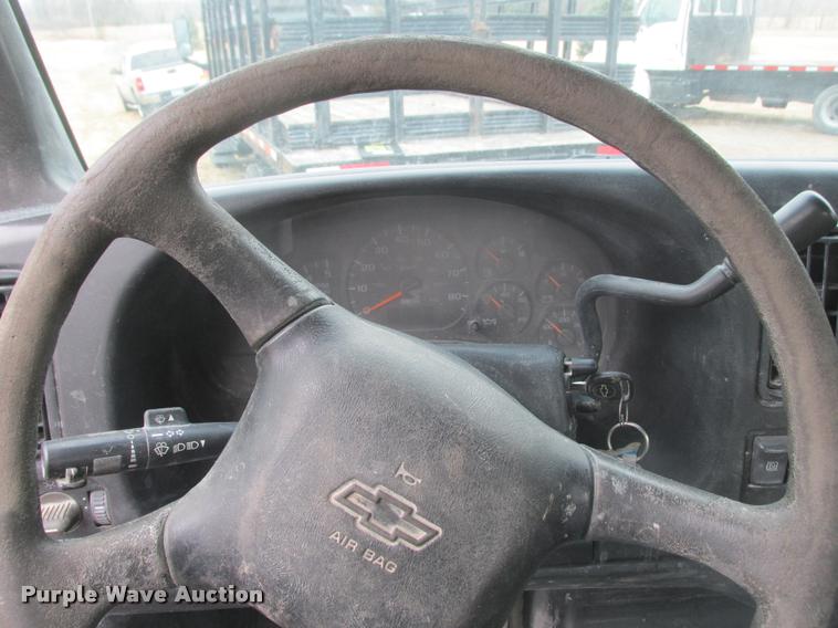 image for item K6159 2003 Chevrolet C5500 flatbed truck