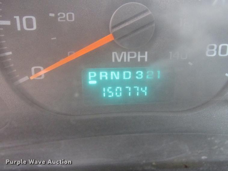 image for item K6159 2003 Chevrolet C5500 flatbed truck