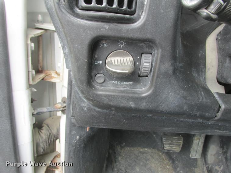 image for item K6159 2003 Chevrolet C5500 flatbed truck