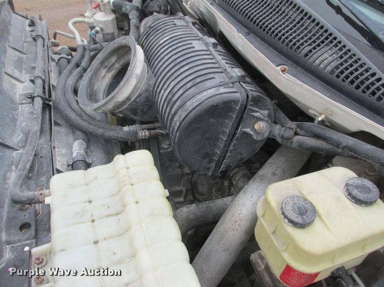 image for item K6159 2003 Chevrolet C5500 flatbed truck