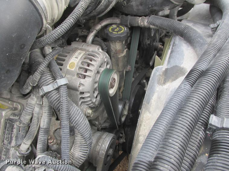 image for item K6159 2003 Chevrolet C5500 flatbed truck