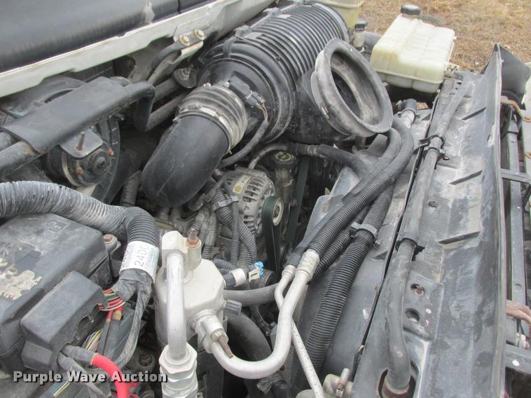 image for item K6159 2003 Chevrolet C5500 flatbed truck