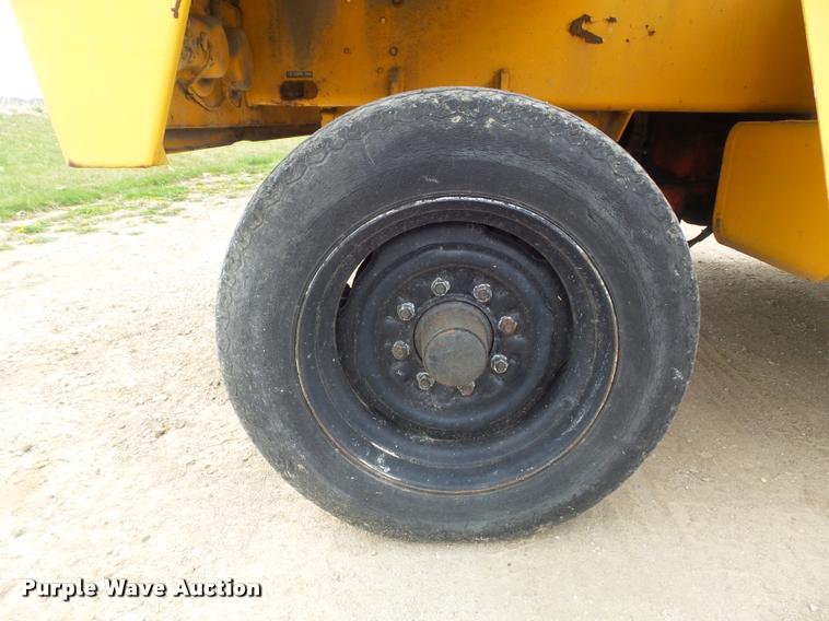 image for item K7695 1986 Broderson MH-42B Hydra-hammer pavement breaker