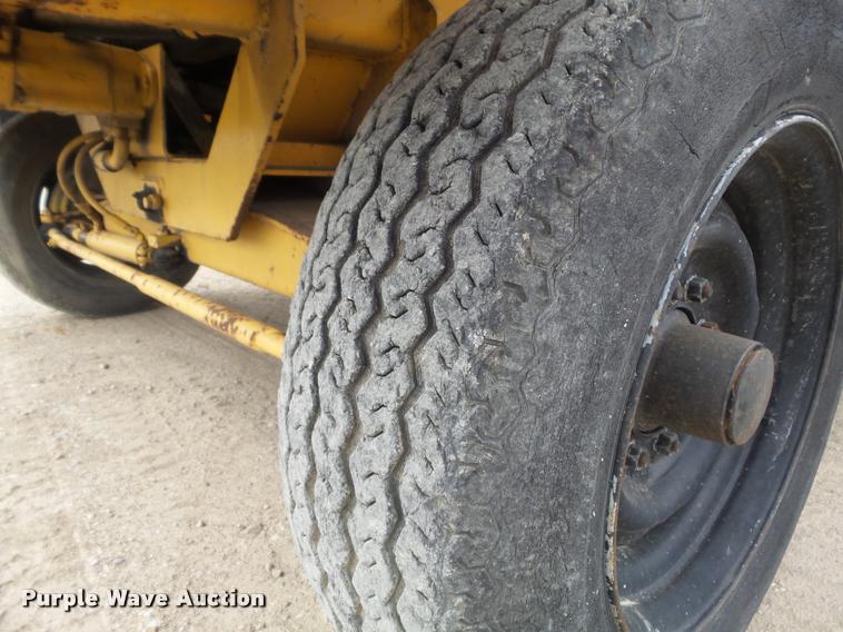 image for item K7695 1986 Broderson MH-42B Hydra-hammer pavement breaker