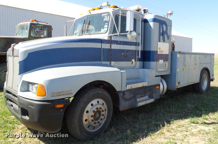 image for item L1563 1987 Kenworth service truck