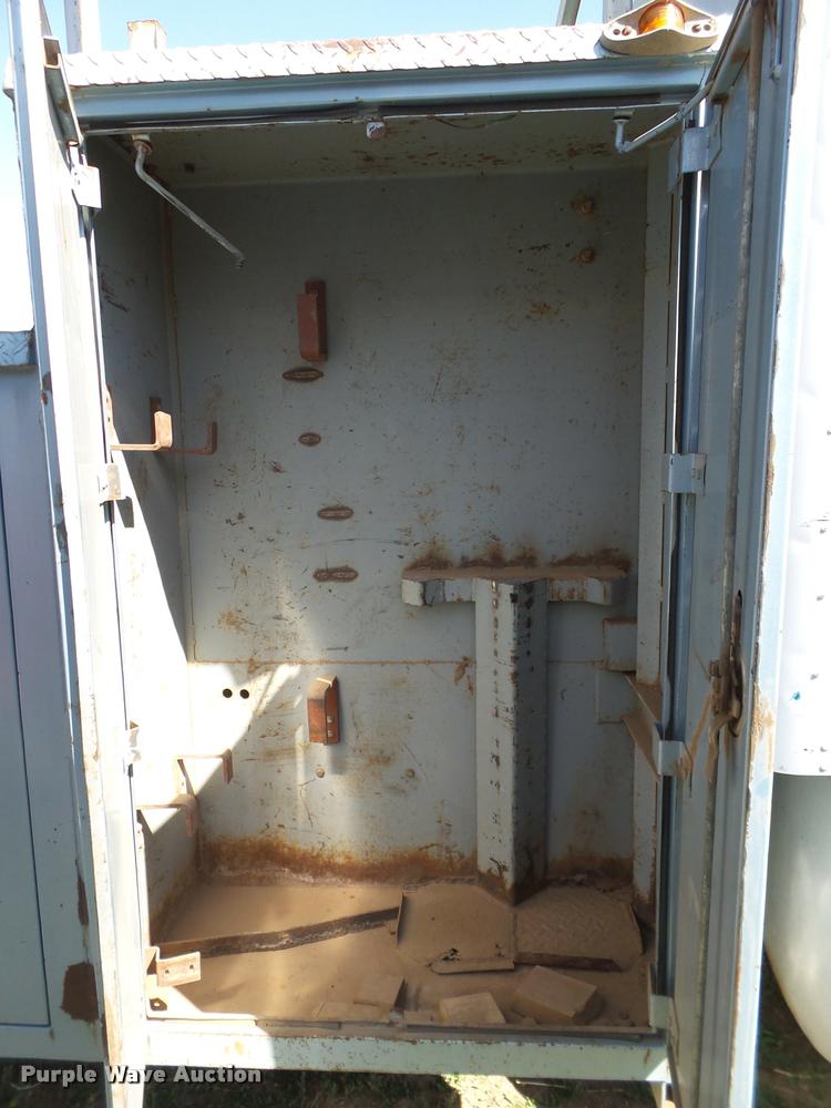 image for item L1563 1987 Kenworth service truck